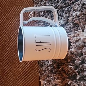 Rea Dunn metal sifter